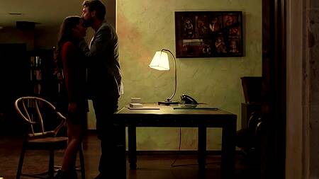 Красотка захотела, чтобы опытный мужик её связал