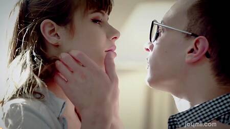 Студентке нравится ум парня и его член