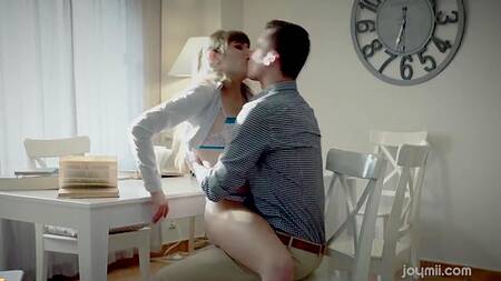 Студентке нравится ум парня и его член