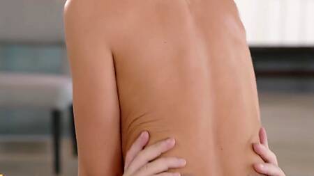 Белокурая бестия надеется выйти замуж после анала