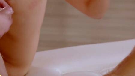 Красивая портниха отдается двум ребятам в обе дырки