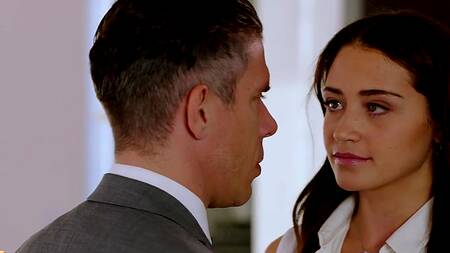 Красивая портниха отдается двум ребятам в обе дырки