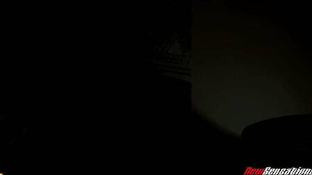 Телка мастурбацией отвлекает парня от важного разговора