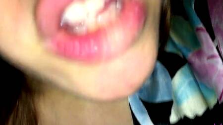 Русский пацан шпилит сестрёнку с большим клитором