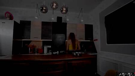 Горячая красотка Luxury Girl извивается на хахале от первого лица