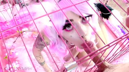 Хорошенькая косплейщица дает себя трахать в попку большим членом