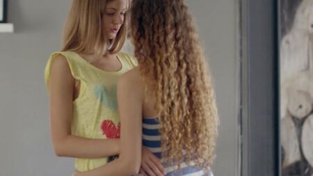 Красивое лесбийское порно с худенькими молодыми девушками