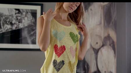 Красивое лесбийское порно с худенькими молодыми девушками