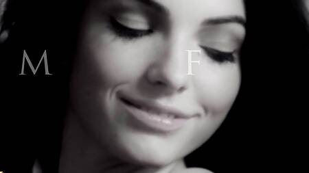 Красотка влюбляется в двух лучших друзей и трахается с ними