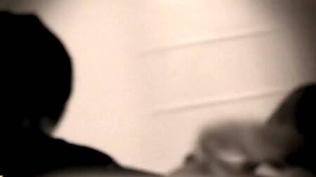 Красотка влюбляется в двух лучших друзей и трахается с ними