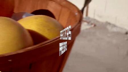 Зрелая Alexis Fawx жестко ебется с продавцом овощей