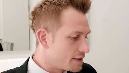 Красотка соблазняет адвоката, чтобы тот побольше отсудил у бывшего