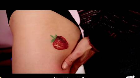 Подкаст на эротическую тему провоцирует секс