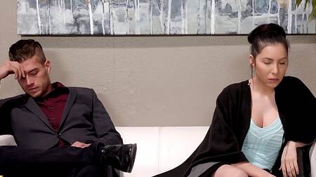 Поссорился с женой и после трахнул красивую массажисту