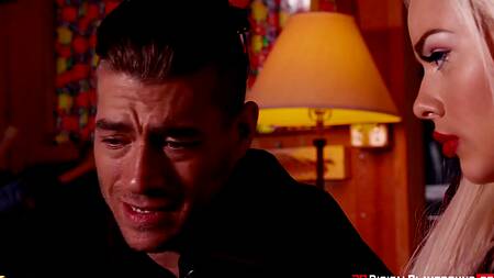 Красная Шапочка принесла пирожки и страстно трахнулась