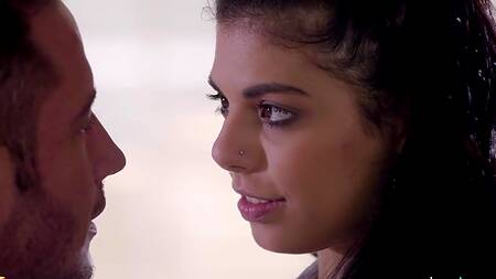 Расчетливая телка заглатывает хуй начальника и ебется