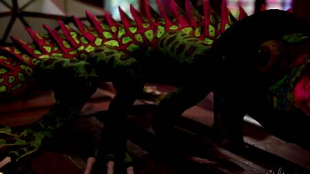 Красотка помогает девушке и вылизывает её киску