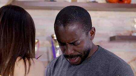 Белая девчонка лучше узнает негра и наслаждается его членом