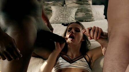 Худой подруге захотелось МЖМ с негром и белым