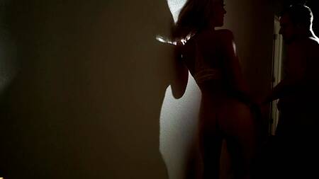 Жена страстно трахается, поднимая мужу настроение