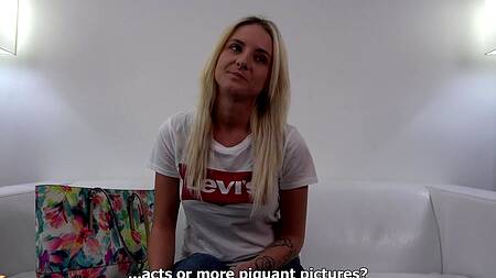 Первый секс на кастинге доводит блондинку до оргазма