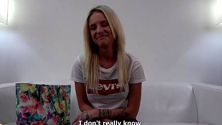 Первый секс на кастинге доводит блондинку до оргазма