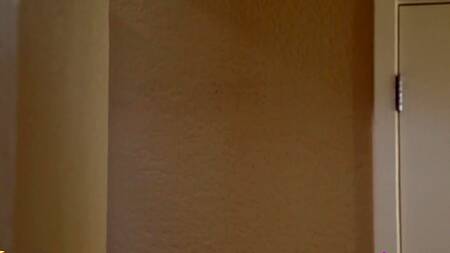 Падчерица в ванной наслаждается членом отчима