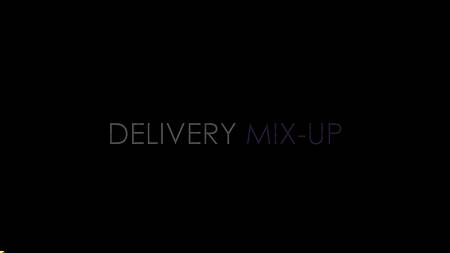 Массажистка расплачивается с курьером массажем и сексом