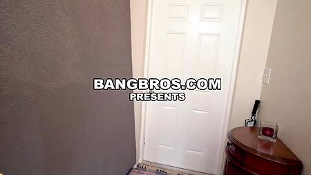 Домработница теперь будет ебаться за деньги