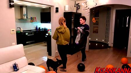 Русский пихарь натягивает на член русскую телку с большими дойками