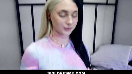 Девка с большой задницей получила в рот большое количество спермы