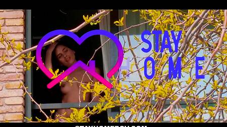 Стройная нимфа извивается на фаллосе бойфренда от первого лица