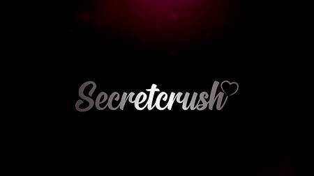 Загорелая краля струйно кончает от большого пениса в заднице