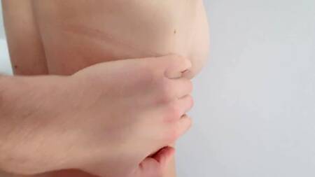 Девка трясет большими сиськами прыгая на члене пылкого ловеласа