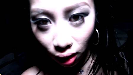 Ночью трахает у бассейна горячую азиатку