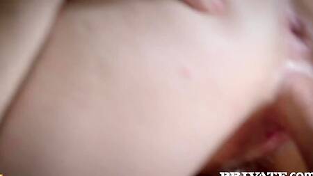 Любимая на день рождения парня дарит свою попку