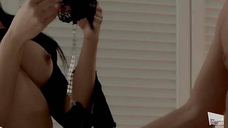 Влюбленная пара страстно трахается и опаздывает на работу