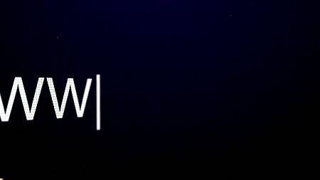 Милая блондинка перед сексом возбуждает себя вибратором