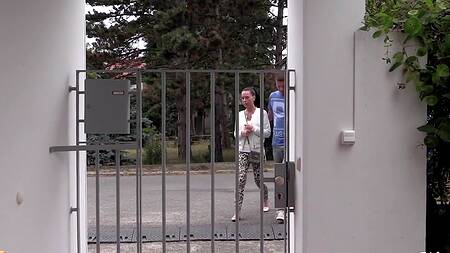 Приютил привлекательную туристку и трахнул её