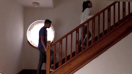 Приютил привлекательную туристку и трахнул её