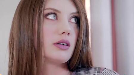 Брюнетка убеждает подругу стать лесбиянкой