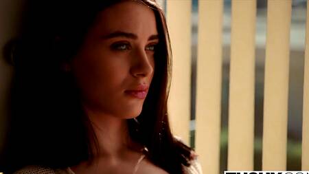 Брюнетка с рыжей подругой анально ублажают начальника