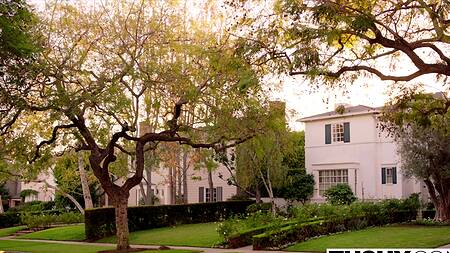 Брюнетка с рыжей подругой анально ублажают начальника