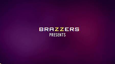 Шикарная негритянка в белье соблазняет белого