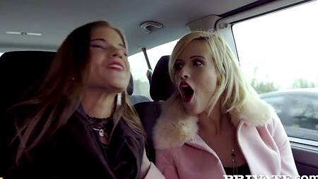 Приключения туристок начинаются с анальной ебли с таксистом