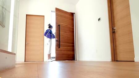 Отчим находит искусственный член и трахает падчерицу