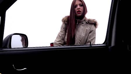 Подвез привлекательную телку, которая сделала страстный минет