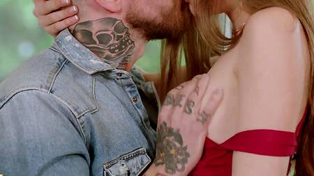 Парень из сайта знакомств жарко трахает рыжую