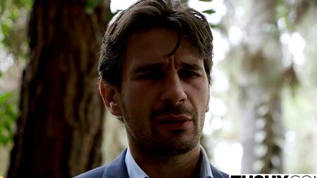 Успокоил темноволосую незнакомку анальным сексом