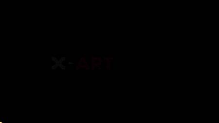 Связывает руки рыжей красотки и трахает её напротив зеркала